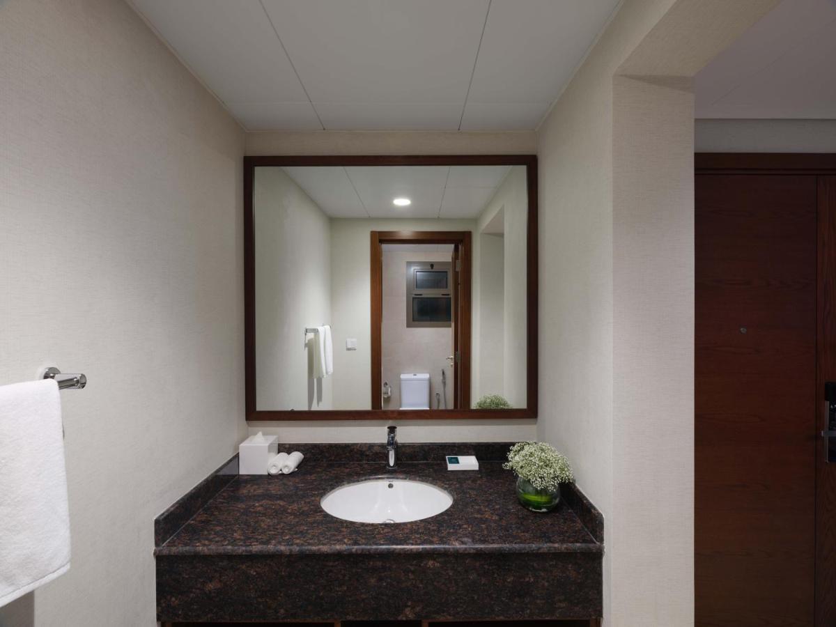 Doubletree By Hilton Muscat Qurum Esterno foto